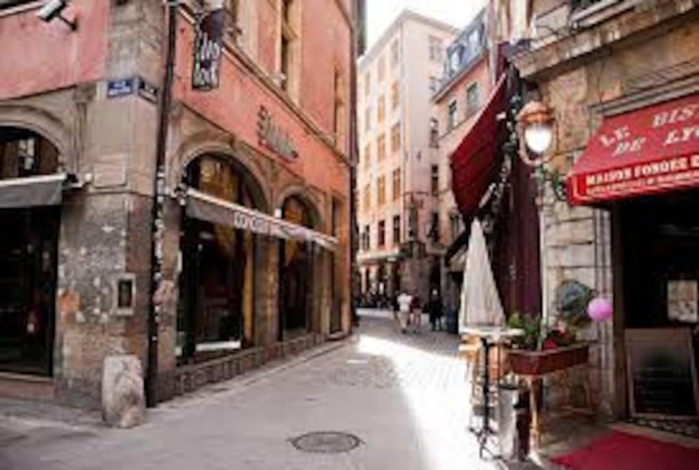 Apartment Pepite Rare 8 Personnes Au Coeur Battant Du Vieux Lyon