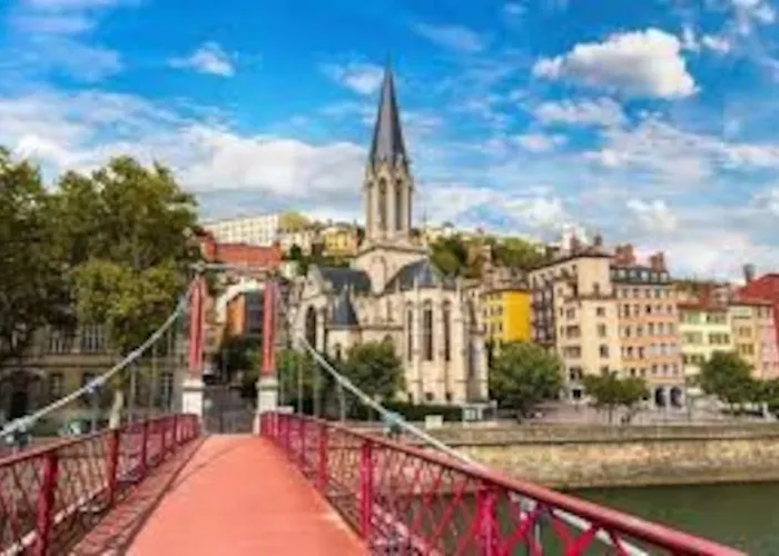 Pepite Rare 8 Personnes Au Coeur Battant Du Vieux Lyon