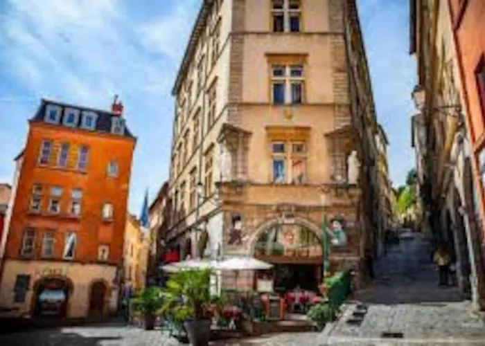 Pepite Rare 8 Personnes Au Coeur Battant Du Vieux Lyon